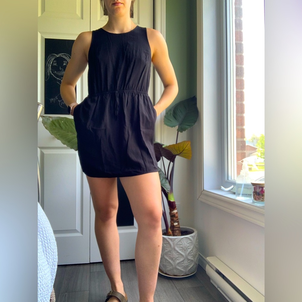 Crossed back dress with pockets